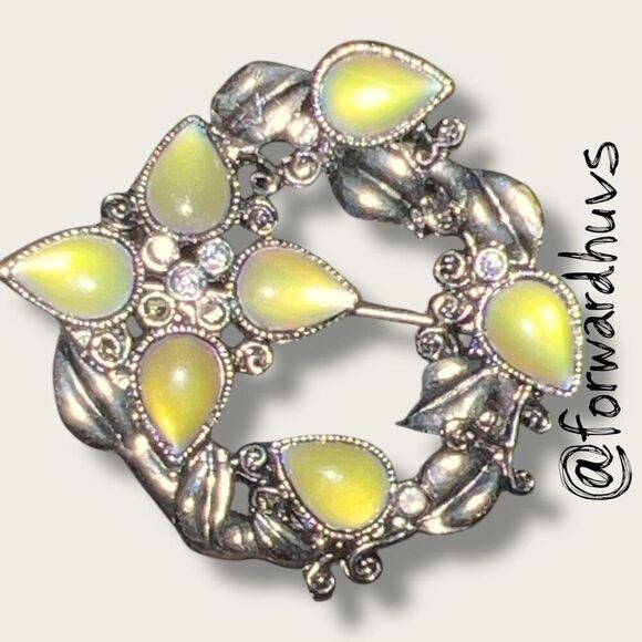 Bundle Sale 3 for $15 | 1928 Brand Floral Brooch - 2 Missing Stones - Picture 3 of 9